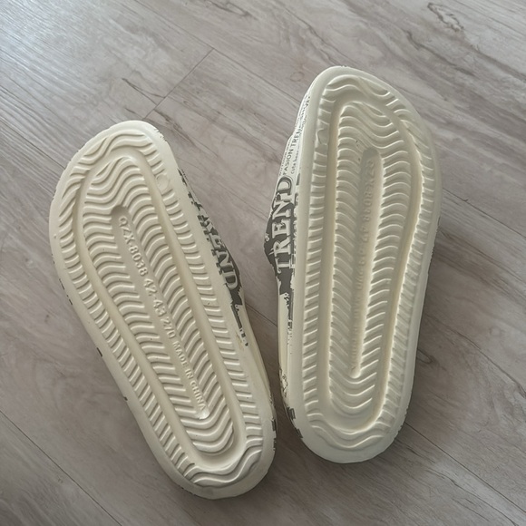 Graphic Slides - Picture 4 of 4